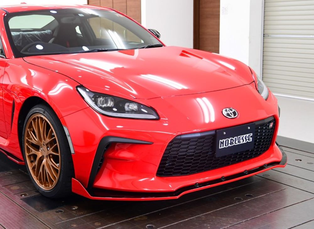 TOYOTA GR86 (GRハチロク)　ZN8用 NOBLESSE フロントリップスポイラー (艶有りブラック 単色塗り) 品番：GR86-FS-202　(ノブレッセ DRESS-UP & AERO PARTS 日本製 Made in Japan 正規品) ※送料無料 (沖縄県および離島は除く)