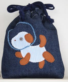 （全て手作り）ハンドメイドデニムオリジナルSサイズ巾着袋（宇宙遊泳犬）［手刺繍］［デニム］［ハン..