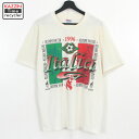 90s Hanes アトランタオリンピック 1996 イタリア代表 半袖Tシャツ 古着 ★ 表記Mサイズ ホワイト Condition 状態 コンディション追記 全体：黄ばみ首元・襟：汚れ前身頃：汚れ後身頃：汚れ裾：小穴※記載しきれない微細な汚れやダメージがある場合がございます。あくまで古着であるということを理解頂いたうえ、ご検討くださいませ。 Detail 詳細 年代 90年代 ボディ名 Hanes ヘインズ 生産国 ジャマイカ カラー ホワイト 素材 コットン プリント・刺繍 ラバープリント Size サイズ サイズ表記 M 着用感 メンズMサイズ相当 実寸 肩幅：52cm身幅：55cm着丈：71cm袖丈：20cm ※丁寧に計測していますが若干の誤差はご了承下さい。 ※採寸は弊社独自の場所で計測しております。 ※特に着丈に関しましては、前身頃襟元よりの計測となっておりますのでご注意ください。 詳しくはサイズガイドをご覧ください。 サイズガイドはこちら →→メンズ 半袖Tシャツの他の商品を見る