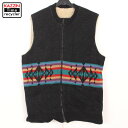 70s ヴィンテージ ペンドルトン PENDLETON ネイティブ柄 ボア リバーシブル ベスト 古着 ★ メンズ 表記XLサイズ ブラックCondition 状態コンディション追記全体 : 汚れ前身頃 : キズ後身頃 : キズ※記載しきれない微細な汚れやダメージがある場合がございます。あくまで古着であるということを理解頂いたうえ、ご検討くださいませ。Detail 詳細年代70年代 70s ブランドペンドルトン PENDLETON カラーブラック素材ウール裏地素材アクリル柄ネイティブ柄 ジッパーYKKSize サイズサイズ表記XL着用感メンズLサイズ相当実寸身幅 : 44 cm 着丈 : 57 cm袖丈 : 73 cm ※丁寧に計測していますが若干の誤差はご了承下さい。※採寸は弊社独自の場所で計測しております。※特に着丈に関しましては、前身頃襟元よりの計測となっておりますのでご注意ください。 詳しくはサイズガイドをご覧ください。→→メンズ ベストの他の商品を見る→→ペンドルトンの他の商品を見る