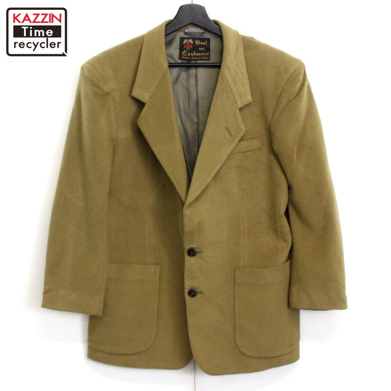 80s ヴィンテージ カシミヤ テーラードジャケット 古着 ★ メンズ Lサイズ相当 グリーンCondition 状態コンディション追記全体 : 汚れ・色あせ前身頃 : 小キズ※記載しきれない微細な汚れやダメージがある場合がございます。あくまで古着であるということを理解頂いたうえ、ご検討くださいませ。Detail 詳細年代80年代 80s 生産国コスタリカ カラーグリーン素材カシミヤ・ウールSize サイズ着用感メンズLサイズ相当実寸肩幅 : 49 cm 身幅 : 55 cm 着丈 : 74 cm袖丈 : 54 cm ※丁寧に計測していますが若干の誤差はご了承下さい。※採寸は弊社独自の場所で計測しております。※特に着丈に関しましては、前身頃襟元よりの計測となっておりますのでご注意ください。 詳しくはサイズガイドをご覧ください。→→メンズ テーラードジャケットの他の商品を見る"