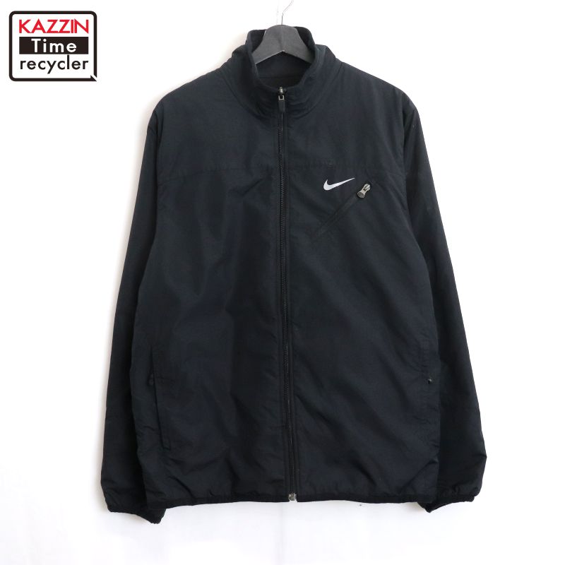 【中古】00s ナイキ NIKE リバーシブル ジャケット 古着 メンズ 表記Mサイズ ブラックCondition 状態コンディション追記全体 : 色あせ袖・袖口 : 汚れ後身頃 : 汚れ※記載しきれない微細な汚れやダメージがある場合がございます。あくまで古着であるということを理解頂いたうえ、ご検討くださいませ。Detail 詳細年代2000年代 00s ブランドナイキ NIKE 生産国ベトナム カラーブラック素材ナイロン・ポリエステルプリントラバープリントジッパーYKK刺繍刺繍コメント2002年製。Size サイズサイズ表記M着用感メンズLサイズ相当実寸肩幅 : 47 cm 身幅 : 58 cm 着丈 : 69 cm袖丈 : 64 cm ※丁寧に計測していますが若干の誤差はご了承下さい。※採寸は弊社独自の場所で計測しております。※特に着丈に関しましては、前身頃襟元よりの計測となっておりますのでご注意ください。 詳しくはサイズガイドをご覧ください。→→メンズ ジャケットの他の商品を見る→→ナイキの他の商品を見る