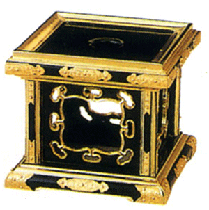 仏具 『八ツ猪目りん台（真宗大谷派用） 木製 黒面金 金具打 3,5寸』[仏壇] [浄土真宗] [東本願寺派] [おりん] [鈴] [鐘] [かね] [カネ] [チーン] [ちーん] (お彼岸 彼岸 法要 法事 おリン 仏壇用 仏壇用品 仏事 仏事用)