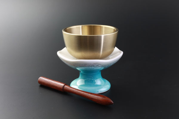 【ポイントアップ＋クーポン】【仏具】モダン仏具 『ほのか九谷焼銀彩 おりんセット グリーン』[家具調仏具] [リンセット] [お鈴セット] [ミニ仏壇] [小型仏壇] [小型上置型仏壇] [家具調仏壇] [現代仏壇] (お彼岸 彼岸 法要 法事 おリン 仏壇用 仏壇用品 仏事 仏事用 仏具)