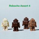 KOBE CHOCOのマスコットキャラクター、「ロボチョ」。 チョコレートの型から飛び出してきたロボット型のチョコレート。 ミルク（ブラッククッキー＆フィアンティーヌ）、 ハイミルク（ココアクッキー＆ローストヘーゼルナッツ）、 ホワイト（フリーズドライストロベリー＆フリーズドライフランボワーズ）、 スイート（アーモンドクッキー＆アーモンド）の4種類のアソート。 内容量：ロボチョ4個入 賞味期限：出荷から約60日程度（個包装に記載） アレルギー：乳成分・小麦・アーモンド・大豆 保存方法：直射日光を避け、25℃以下の涼しいところで 　　　　　保存してください。 ◆手提げ袋をご入用の方は、下記のチェックボックスを必ず選択下さい。 配送料金：4月～10月は、クール便料金を別途いただきます。 　　　　　北海道・沖縄へは一律別途990円（税込） 　　　　　詳しくは、ショッピングガイドをご覧ください。