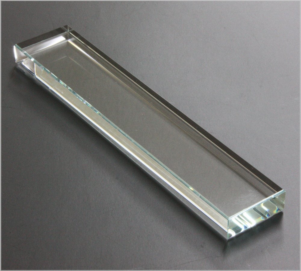 ・素材:クリスタル ・商品サイズ:4.0×1.5×21.0cm ・重量:310g ・外装サイズ:8.2×3.3×25.3cm