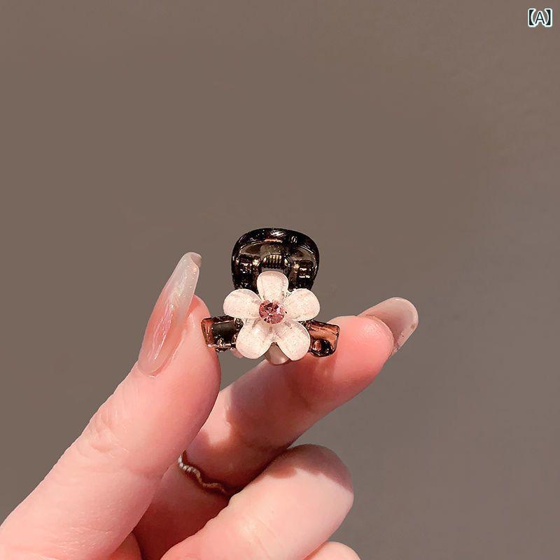 ヘアクリップ レディース ラインストーン 花モチーフ サイドクリップ 小さめ 前髪クリップ 髪留め 髪飾り ヘアアクセサリー おしゃれ 大人かわいい キラキラ ギフト プレゼント 贈り物 オフィス デイリー ヘアアレンジ まとめ髪 挟みやすい 固定力
