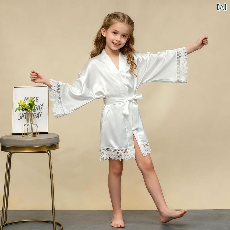 Rakuten - ガウン キッズ 子供用 バスローブ サテン風 レース付き ルームウェア パジャマ 長袖 前開き 柔らか素材 部屋着 羽織り お風呂上がり 快適着心地 軽い 吸水性 サラサラ生地 かわいい 寝間着 贈り物