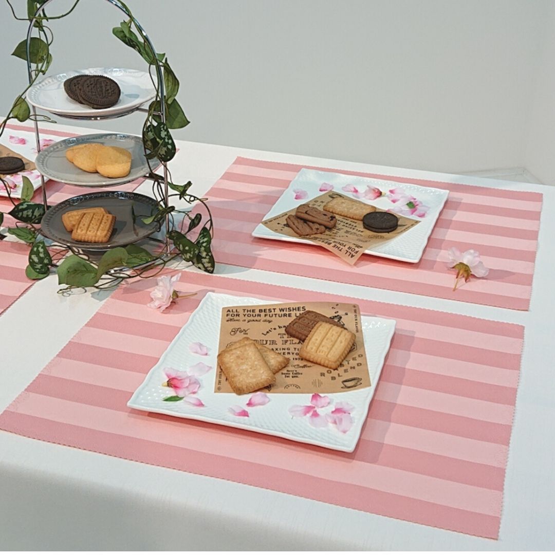 ランチョンマット ストライプ 春 桜 撥水加工 ランチマット 小学校 おしゃれ 女の子 おうちごはん おそとごはん おしゃピク ピクニック キャンプ カフェごはん カフェ レストラン 【ネコポスは10枚まで送料280円】 kbrww-10000808 ワールドワークス サンプル画像3