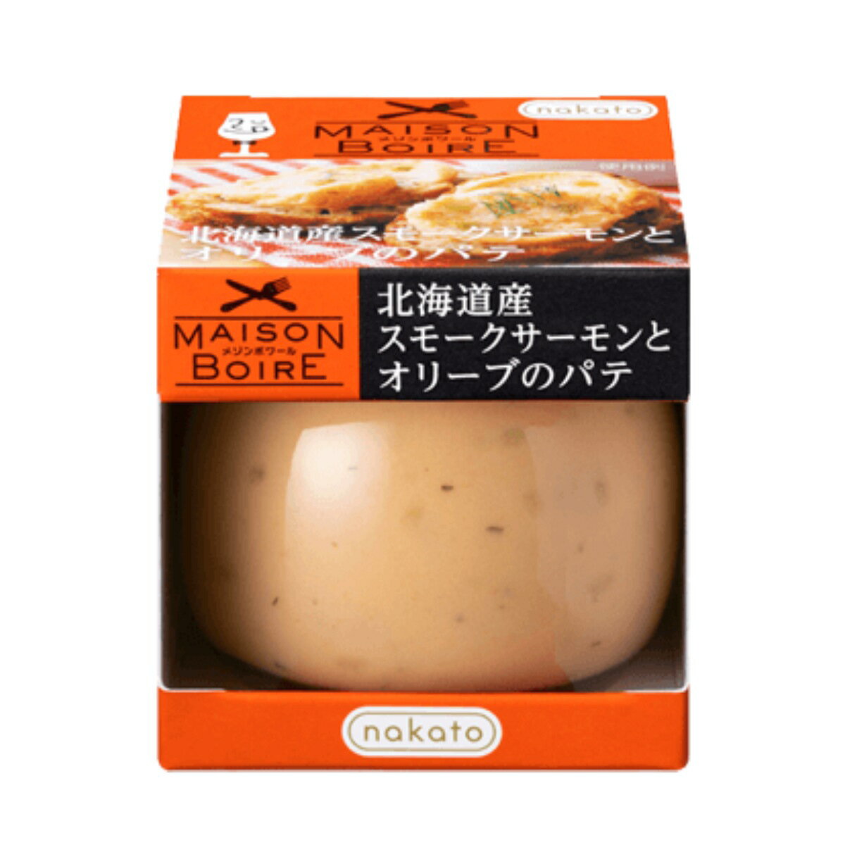 賞味期限はこちらをクリックしてご確認ください ⇒ [賞味期限を表示] ★こちらの商品はラッピングできません。何卒ご了承くださいませ。 メゾンボワール 北海道産スモークサーモンとオリーブのパテ ■内容量：95g ■賞味期限：18ケ月 ■原産国：日本 ■アレルギー：卵・乳成分・小麦・さけ・大豆 ■保管方法：直射日光を避け、常温で保存してください ■原材料名：たまねぎ（国産）、乳等を主要原料とする食品（チーズ、植物油脂、発酵乳、生クリーム、脱脂粉乳、乳たん白）、スモークサーモン、植物油脂、オリーブ塩漬、卵黄、鮭エキス、トマトペースト、食塩、濃縮レモン果汁、卵黄油、酵母エキスパウダー、香辛料／増粘剤（加工でん粉、キサンタンガム）、調味料（アミノ酸） よく一緒に購入されている商品メゾンボワール 国産鶏レバーのパテ 瀬戸内産夏583円メゾンボワール マッシュルームのパテ 香ばしい583円メゾンボワール 2種のチーズのパテ パルミジャ583円類似商品はこちらメゾンボワール 広島県産牡蠣とほうれん草のパテ583円メゾンボワール 陸奥湾産ベビー帆立のオイル漬け842円メゾンボワール　たらとじゃがいものパテ　583円「家とワインとおいしい時間」ワインをより楽しめる本格的なおつまみシリーズ北海道産スモークサーモンの凝縮した旨みに、 オリーブのほどよい酸味を効かせ、さわやかに仕上げました。 [メゾンボワール 北海道産スモークサーモンとオリーブのパテ] メゾンボワールとは、フランス語の「家＋飲む」 家でよりワインを楽しんでいただくために、 素材にこだわり、手間を惜しまず、 レストランやバルで味わうような本格的なオードブルに仕上げました。 【美味しさのひみつ】 ★北海道産スモークサーモンの風味 北海道で水揚げした秋鮭を使用しています。 燻製することで凝縮した旨みと、ほどよいスモーク感のサーモンになり、その旨みはハーブや乳製品と合わせることにより、さらに引き立ちます。 ★グリーンオリーブでさわやかに さわやかな香りとみずみずしさが特長のグリーンオリーブを使用しています。 サーモンの旨みにグリーンオリーブの塩味や酸味が相まった味わいに仕上げました。 ★なめらかなペーストと素材の食感 サーモンと相性の良いたまねぎをざく切りにして加え、食べ応えのあるパテに仕上げました。 サーモン、たまねぎ、グリーンオリーブの異なる食感をお楽しみください。 白の辛口ワインにも、スパークリングワインにも、相性バツグンです! ■関連商品一覧■