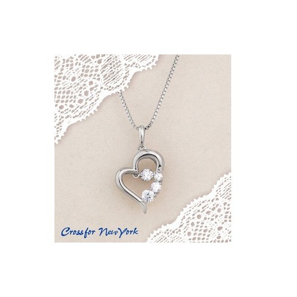 楽天KCMオンラインショップ【送料無料（沖縄・離島を除く）】0131502-10585　NYP-585　クロスフォー　ニューヨーク　Dancing Stoneシリーズ　D-3stone Heart　ペンダント　NYP585【お取り寄せ品】【ジルコニア・アクセサリー・ネックレス】