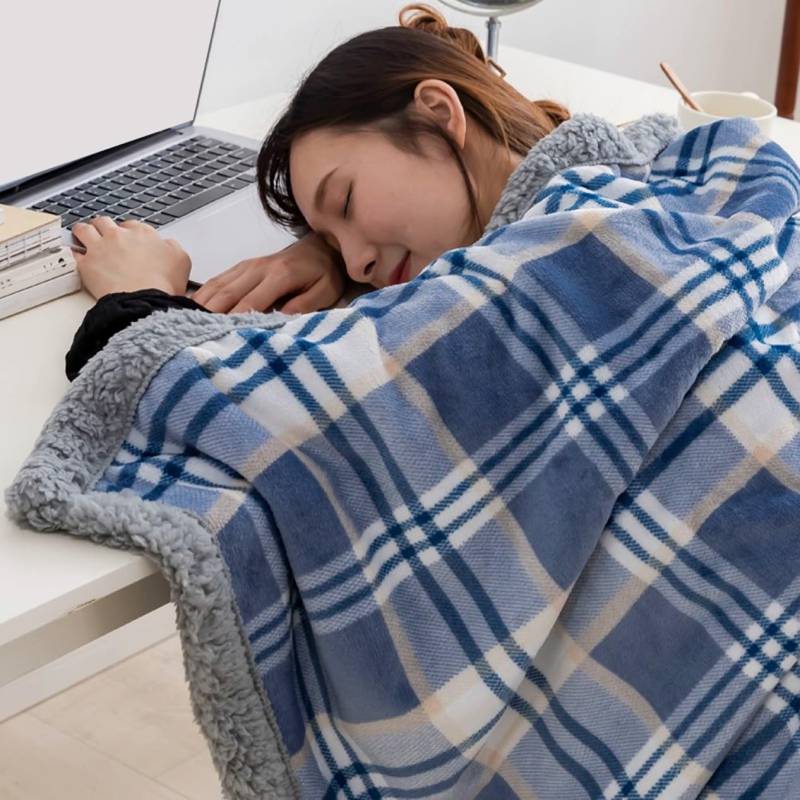 楽天kcreate夏用エアーケット 軽量 掛け布団 静電防止 毛布 シングル 超極細繊維 柔らかく肌触り 暖かい 軽い 洗濯可能 冷房対策ベッド 70*100cm 冬用 夏用 ひざ掛け 柔らか 肌触り 安眠 寝具コンパ