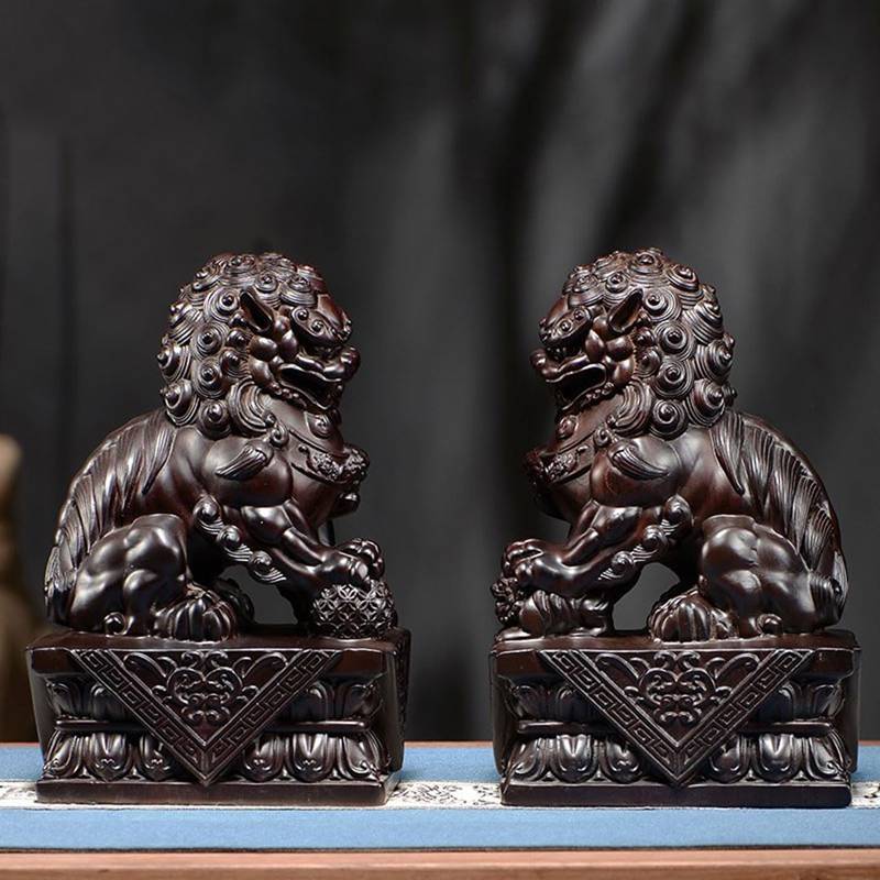 木彫り 置物 狛犬（木製：黒檀木）開運・魔よけアイテム 獅子 仏像 フィギュア 風水の置物 邪気払い お守り 風水グッズ シーサー ■ 一対 (15×12×6cm)