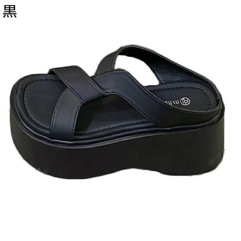 　　　 ◆◇◆人気の秘密◆◇◆ 【ウェッジヒール】シャープなとんがりトゥで美脚効果もあり大人っぽい。 どっしりと裾広がりの6cmウェッジヒールは安定感があり、ふらふらせず歩きやすい。 【滑りにくい】合成素材の表面を細か凹凸に加工を施し、滑り...