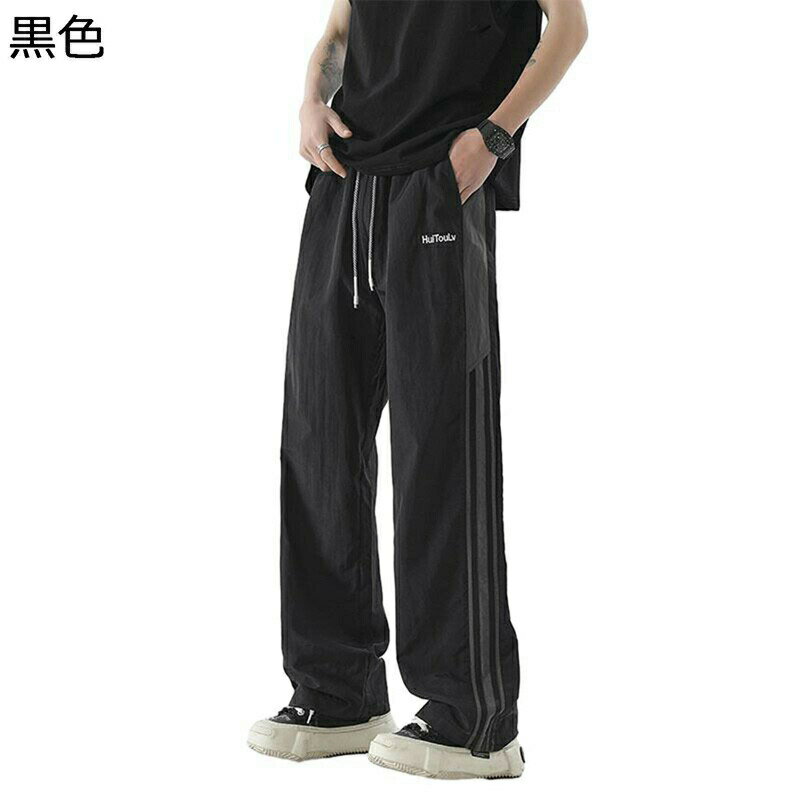 　　　 ◆◇◆人気の秘密◆◇◆ アウトドア メンズ 迷彩パンツ パッド付き フリース 秋冬 トレーニングパンツ ワークパンツ タクティカルパンツ 加圧パンツ 撥水加工を施し、一日中ドライに保ちます。デュポンテフロンコーティングは、汚れ、液体、汚れをはじきます。男性用のこのワークパンツは、通気性があり、傷がつきにくく、耐摩耗性があり、耐水性があり、耐久性があり、しわになりにくく、色あせがなく、快適で柔軟性があります。 人間工学に基づくデザインだから体の動きを妨げず、快適な着心地です。肘の動きに追従するので、窮屈感がなくて、屈伸運動は自由自在になれます。全体のデザインは修身・多機能・通勤・アウトドアスポーツを理念とします。 今回ご紹介するアイテムは、メンズコーデに欠かせない、ルーズ感を演出してくれるゆるめなカーゴパンツ。カーゴパンツの特徴と言えば、マチ付きポケットと、耐久性に 素材が採用されていたことです。もともと作業着として誕生したカーゴパンツなだけに、いつもの着こなしにラフに取り入れるだけで男らしさが充満。 体重推薦：「M」40-52kg　「L」52-63kg「XL」62-68kg　「2XL」68-75kg 　　　◆◇◆注意事項◆◇◆ご覧のモニターの環境、撮影環境により実物と色味が異なって見える場合がございます。湿った状態で他のものと擦り合わせると色が移る恐れがあります。濃色品の洗濯時は、白色、淡色と分けて洗ってください。説明 「商品特徴」 ♪~柔らかい質感で、肌に摩擦がなく、履き心地がよい。適度なゆとりを持たせたルーズフィットシルエットで、気軽に使えるイージーな履き心地です。 ♪~デザインはワークならではのフロントポケットとバックのフラップポケットがポイント。 ♪~四季にぴったりの通気性、速乾性の高い綿麻素材を使用。 優れた生地を採用して、薄いで、吸湿、放熱、通気性が良い、組み合わせやすいハロンパンツ！ ♪~普段着はもちろん、運動、旅行、ダンスにも使え、作業着としても使える。 あらゆるコーディネーションにできる快適パンツ。 「ご注意ください」 ★実際の製品の色は、色収差や撮影光の状態をモニターするためにここに表示されている画像とは多少異なる場合があります。 ★輸送中に完全に密閉されているために、少数の商品は匂いがするかもしれません。数日間は換気の良い場所に置いて、臭いは消えます。