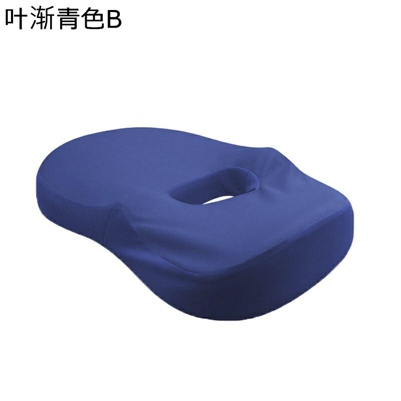 　　　 ◆◇◆人気の秘密◆◇◆ 【記憶素材で体の凹凸に合わせて圧力を調整】体の曲線や凹凸に沿って柔らかく変形し、圧力の高い部分を自動的に緩和してくれるので、長時間座っても心地よいです。? 【腰椎のカーブに沿った立体的な支え】単に腰を押すだけでなく、腰椎のS字カーブに合わせた形状で包み込むように支えてくれるので、長時間運転でも痛みが発生しにくいです。? 【適正な目線での運転に】視野角の向上 - 当社のカーシートクッションは短い方に最適です。 厚さのカーシートパッドはシートライザーとして機能し、数インチのリフトを提供し、視野角を改善します。 【腰の専門家が監修】シートクッションは、運転時に腰やお尻がツライあなたのために、運転席でも身体への負担が掛かりにくい理想の姿勢に近づけるように腰の専門家が考えて作ったシートクッションです。ぜひ長時間運転のお供にしてください。 【適用な場所・品質保証】 私たちの低反発クッションは、長時間に座る方、運転する方に最適です！市場調査の後、この低反発クッションは日本の方に最も適したタイプのクッションです。 　　　◆◇◆注意事項◆◇◆ご覧のモニターの環境、撮影環境により実物と色味が異なって見える場合がございます。湿った状態で他のものと擦り合わせると色が移る恐れがあります。濃色品の洗濯時は、白色、淡色と分けて洗ってください。説明 カラー：様々な家具調度スタイルに簡単に合わせることができます。? 厚さ：適度な支えと心地よさを提供します。? 素材の強み? 表地：通気性に優れており、暑い日でも清涼感を保ち、蒸し暑さを感じさせません。? 中身の詰め物：高品質のスポンジまたは綿を使用しており、柔らかく弾力性に富んでいます。長時間使用しても形が崩れにくく、身体に持続的な快適な支えを提供します。? 広範な使用シーン? 室内での使用：ダイニング椅のクッションとして使用でき、美食を楽しむ際により快適に過ごせます。リビングのソファーに置くと、クッションとしても、休息時には抱き枕としても使用でき、くつろぎの体験を向上させます。 書斎の椅子に使用すると、長時間の作業による疲れを和らげることができます。また、寝室のベッドの靠り枕としても使用可能で、読書やテレビを見る際により快適になります。? 清潔とメンテナンスが容易? 洗濯機で洗える：クッション全体を直接洗濯機に入れて洗うことができ、清掃の時間と手間を大幅に節約できます。? 耐久性に優れる：細心の手縫い仕事により、製品の堅牢性が確保され、破れにくくなっています。このクッションは長い使用寿命を持ち、家具用品として信頼できる選択肢です。? 安全なアフターサービス保障? 製品に品質上の問題や疑問があれば、いつでもお問い合わせいただけます。安心して購入していただけます。