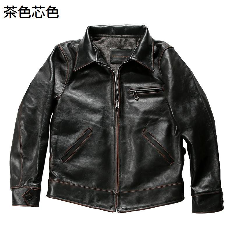 　　　 ◆◇◆人気の秘密◆◇◆ 【本革ジャケット】強度があり、水にも強い性質のバッファロー牛革を採用しました。着込んでいくうちに、より身体に馴染み、艶も出てきて、味わい深い風合いもお楽しみいただるメンズ本革ジャケットです。 【スリム】体つきを現れる一着！スリムなタイプで、細身のボトムスを合わせるだけでスタイリッシュなコーデが手軽にできます。スラックスなどとあわせると大人な印象にコーデにも。またこなれ感を演出しつつ、落ち着いた雰囲気をつくります。 【防風防寒】クラシカルなデザイン、本革レザーのライダースジャケット。防風、保温性にも優れたおすすめの一枚です。曲げ伸ばし快適、動きやすい、フィット感は良いです。防風・保温の機能を活用します。 【通年着回し可能 】上質な風合いでおしゃれなフェイクタイプのレザージャケットです、スタイリッシュで取り入れやすいデザインのメンズジャケットは、スリムなラインでスッキリした印象です。大人のカジュアルコーディネートにピッタリ、体にぴったりして風が入りにくい、防風効果が優れているライダースジャケットです。 【用途】日常だけではなく、ライダースとしてバイクやサイクリングにもピッタリ！スポーツアウターとして登山や遠足、カジュアルウェアとしてカジュアルやドライブ、作業服として作業などでも着用できるジャケット。または記念日や誕生日の時、プレゼントとしてご家族、ご兄弟、お友達に贈ることもオススメ。 　　　◆◇◆注意事項◆◇◆ご覧のモニターの環境、撮影環境により実物と色味が異なって見える場合がございます。湿った状態で他のものと擦り合わせると色が移る恐れがあります。濃色品の洗濯時は、白色、淡色と分けて洗ってください。説明 【商品紹介】 ◆高級感あふれる革を使用したメンズ用レザージャケット。 シンプルでどんなスタイルにあわせても男らしくキマる、 ヘビロテ確実の本命アウター！ ◆秋冬シーズンに防寒性・防水性・保温性を兼ね備えたメンズレザージャケットが登場です。 柔らかくて軽く、スタイリツシュなイメージを高める一着。大人の男のエレガンスを際立て、着れば着るほど体に馴染みます。 ◆シンプルなライダースデザインのおしゃれなレザージャケットです！ 立体裁断なので体にフィットする美しいシルエットが魅力のレザージャケット、見た目も味わい深くなるのが実感いただけます。 ◆彼氏、お父さん、お友達への贈り物としてきっと喜ばれるでしょう。 　誕生日、クリスマス、記念日にあなたの家族、友人や恋人のための素晴らしい贈り物にもなります。 　柔らかな肌触りで履き心地が良く、絶対に違和感がありません。 ◆普段着にはもちろん、カジュアル、ビジネス、モードにもおすすめです。コーディネートに欠かせない男スタイル。 春、秋、冬に適用しています。おしゃれなシングルライダースなので、バイクや自転車にはもちろん、ビジネスにもカジュアルにもご着用いただけます。 作業（ワーク）、ストリート、ミリタリー、旅行、登山、ウォーキング、ハイキング、アウトドアなどのシーンにもオススメ。 【本革と合皮を見分けるポイント4つ】 1.皮革表面の質感 2.革を折り曲げた時のシワ感 3.革の断面 4.劣化によるひび割れやだ剥がれ ◆そもそも新品の革ジャンでも独特のニオイがあります。あれは革の加工の段階でついてしまうニオイなんです。 革を使いやすく柔らかいものに加工する「なめし」という工程でタンニンやクロム、オイルなどの薬剤を使用するのですが、その時にあの革製品独特のニオイがついてしまいます。 ☆本店は他の服/シューズなど種類の豊富のぬいぐるみがあります！ 検索キーワード： レザージャケット メンズ ジャケット 革ジャン ブルゾン アウター テーラード コート ライダースジャケット ビジネス カジュアル 秋冬 防風 大きいサイズ 本革ジャケット ショート丈 バイクジャケット ブルゾン ライダース 牛革 春秋冬向け アウターコート フェイクレザー レッド 長袖ジャケット 大きサイズ 立ちネック 合皮ジャン 防水 保温 紳士服 通勤 通学 ダウンジャケット リアルレザー ダウンコート 防寒着 バイカージャケット ジャケット 軽量ジャケット おしゃれ かっこいい