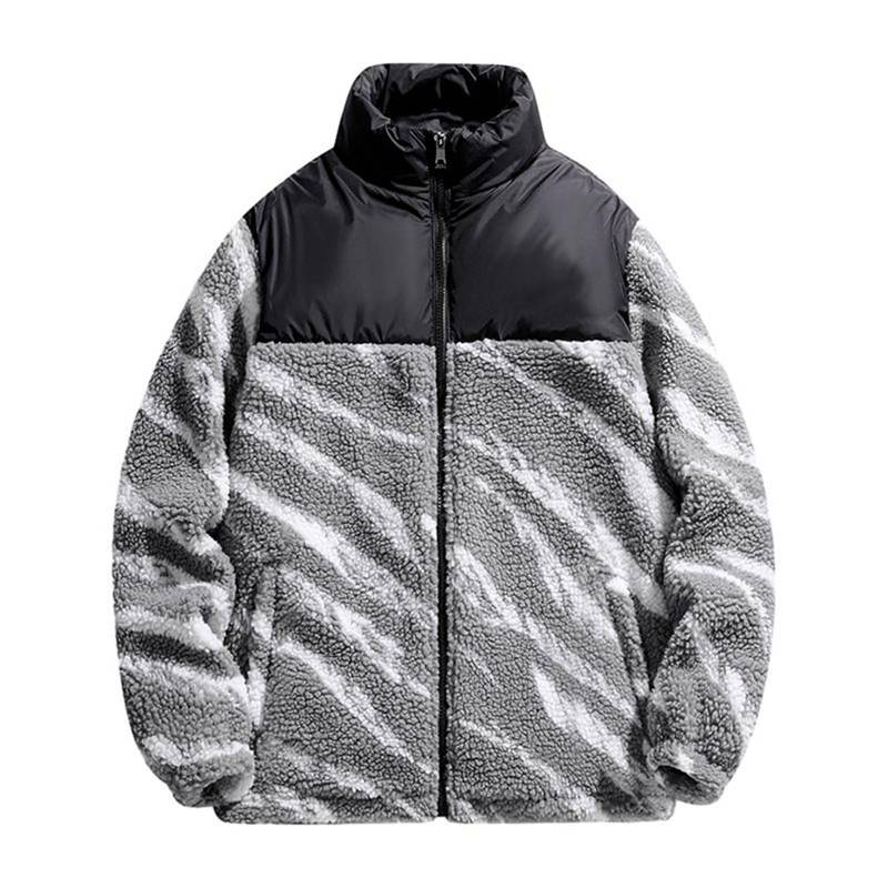 　　　 ◆◇◆売れている秘密◆◇◆ サイズ：詳しいサイズは左画像をご覧くださいませ ?ファッション：ふんわりもこもことした生地でやわらかい雰囲気が季節感を漂わせてくれる1枚。かっこいくてあったかい、今年も大注目のファーブルゾン。季節の変わり目からロングシーズンに渡りお使いいただけます。 ?お洒落なデザイン：ゆったり大きめのデザイン、体型カバーしてくれる柔らかなボアブルゾンで、程よくリラックス感があります。 ?適用場合：アウトドア、登山、ハイキング、キャンプ、フィッシング、サイクリング、ハンティング、ウォーキング、日常服、ルームウェア、部屋着、作業着なども最適です。 undefined 　　　◆◇◆注意事項◆◇◆ご覧のモニターの環境、撮影環境により実物と色味が異なって見える場合がございます。湿った状態で他のものと擦り合わせると色が移る恐れがあります。濃色品の洗濯時は、白色、淡色と分けて洗ってください。説明 「商品紹介」 ★メイン素材:通気性に優れ、柔らかい肌さわりを与えてくれる。 ゆったりした効果は普段のサイズより、一つ大きめのほうがお勧めます。サイズは平置きでの採寸につき、若干の誤差がある場合がございます。 「商品特徴」 ?~柔らかくてゆったりとした素材を使い、さらっとした着心地に仕上げ、耐久性と防寒性に優れたジャケットが登場です。 ?~もこもこな素材感がほどよい甘さをだしていて、とっても可愛いボアブルゾンです！ ?~高品質な生地は柔らかな肌触りがあります、快適性が大幅に向上しました、保温性に優れ、秋冬に着回しアイテムとして1枚は持っておきたい人気パーカー。 ?~シンプルなデザインで魅力をよく見せてくれます。ランニングやウオーキングなどのアウトドアはもちろん、通勤、通学、旅行にも重宝します。 ☆★☆「ご注意」☆★☆ ?実際の製品の色は、色収差や撮影光の状態をモニターするためにここに表示されている画像とは多少異なる場合があります。 ?輸送中に完全に密閉されているために、少数の商品は匂いがするかもしれません。数日間は換気の良い場所に置いて、臭いは消えます。 「検索キーワード」 コート メンズボアコート ボアジャケット ボアブルゾン ゆったり 切り替え アウター もこもこ フリース ドロップショルダー 防寒 パーカー 秋 冬 着やせ 無地 通学 通勤 M~2XL フリースジャケット ボアジャケットメンズ モッズコート アウター 裏起毛 モコモコ 厚手 スプライス フード付き 暖かい 冬 ゆったり 柔らかい ファッション カジュアル ボアブルゾン リバーシブル ボアジャケット ボアコート 2way ボア ブルゾン ジャケット コート アウター マウンテンパーカー フリースジャケット スタンドブルゾン もこもこ