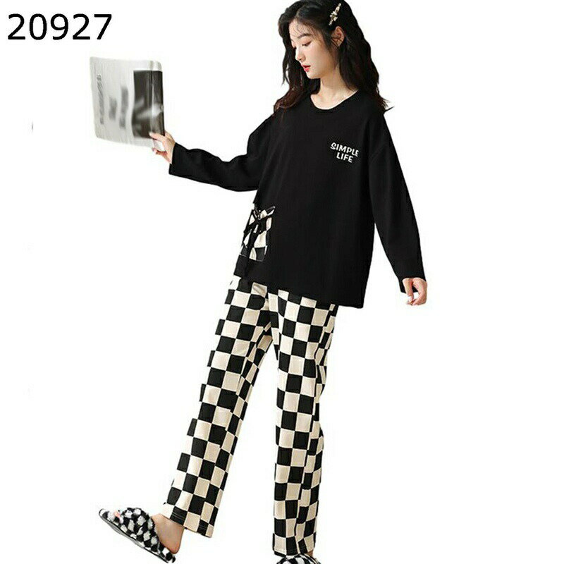 　　　 ◆◇◆人気の秘密◆◇◆ 【綿100％】やわらかくて肌触りの良い、綿100％素材のパジャマです。肌に優しいので、アトピーや乾燥肌など、肌が敏感な人にもオススメです。【サイズ】M：参考体重:50-60kg；L：参考体重:55-60kg；XL：参考体重:60-70kg；2XL：参考体重:70-80kg 【ウエストゴム】ウエストゴムで着脱も着心地も楽チン。柔らかく優しい肌触りでラフに着こなしていただけます。 【可愛い】ふんわりな肌触り＆あったか可愛いルームウェアです!!お部屋でも可愛く過ごせる！何度も触りたくなる肌触りと、暖かい生地が身体を包み込む、上下セットアイテムです。 【肌触りがよく】肌触りがよく、ふんわり柔らかな着心地。肌に優しいので、アトピーや乾燥肌など、肌が敏感な人にもオススメです。 【春秋に大活躍】春秋に大活躍パジャマです！また夏に冷房に弱い方も楽に使えるロングシーズンパジャマです。 　　　◆◇◆注意事項◆◇◆ご覧のモニターの環境、撮影環境により実物と色味が異なって見える場合がございます。湿った状態で他のものと擦り合わせると色が移る恐れがあります。濃色品の洗濯時は、白色、淡色と分けて洗ってください。説明 ?いらっしゃいませ? 「商品紹介」 表地：綿100% 【サイズ】 M：参考体重:40-50kg L：参考体重:50-60kg XL：参考体重:60-70kg 2XL：参考体重:70-80kg 「商品特徴」 ● 上質な綿を採用し、耐摩耗性に優れて破れにくいです。肌触りが良くて洗い易くて、快適な着心地を楽しむことができます。 ● 長袖と長ズボンはゆったりシルエット、休日にはそのまま部屋着としてリラックスした時間を楽しめます。また、自分家族や親友にもお揃い着れるように、相手にプレゼントとしてオススメです。 ● トップスはプルーオーバーで、着脱しやすいです。伸縮性のあるウエストゴムで、締め付けず快適な穿き心地です。大きめのポケット付きで、小物の収納も便利です。この秋冬に大活躍するおしゃれなパジャマはルームウェア、部屋着としてはもちろん、ホテル、旅行、入院、産後にも便利です。 ●お家でゆっくり過ごしたいリラックスタイムにピッタリの一着です。部屋着だけではなく、旅行、出張、お泊り、合宿など様々なシーンに適用できます。彼女、 お友達、奥様、ご家族へのプレゼントとしてもおすすめです。 ??????????????????「ご注意」?????????????????????? ? 商品サイズは平置きで採寸していますから、1−3cmぐらいの誤差がありますのでご了承ください。ただの参考としてご利用ください。 ? 商品写真はできる限り実物の色やサイズに近づけるよう加工しておりますが、写真を撮る時の燈光とお使いのPCモニターにより多少異なる場合がございます。もしくは商品に更に問題があった場合は、お手数おかけ致しますが、その旨ご連絡ください。 ご覧下さい！ ? 「検索キーワード」 パジャマ レディース 上下セット ルームウェア 寝巻き 女性 長袖 クレープ ダブルガーゼ 薄手 部屋着 前開き 肌触りよい 吸汗 通気 春 夏 秋 冬 ルームウェア 2三点セット パジャマ 可愛い もこもこ フランネル 暖かい 厚手 上下セット 前あき 寝巻き ゆったり ふんわり 肌に優しい 部屋着 アイマス付き ペアパジャマ カップル レディース メンズ 秋冬 長袖 部屋着 おそろい 上下セット 前開き 柔らか ルームウェア 便利服 上下セット おしゃれ 春夏秋冬 女性 柔らか 部屋着 寝間着