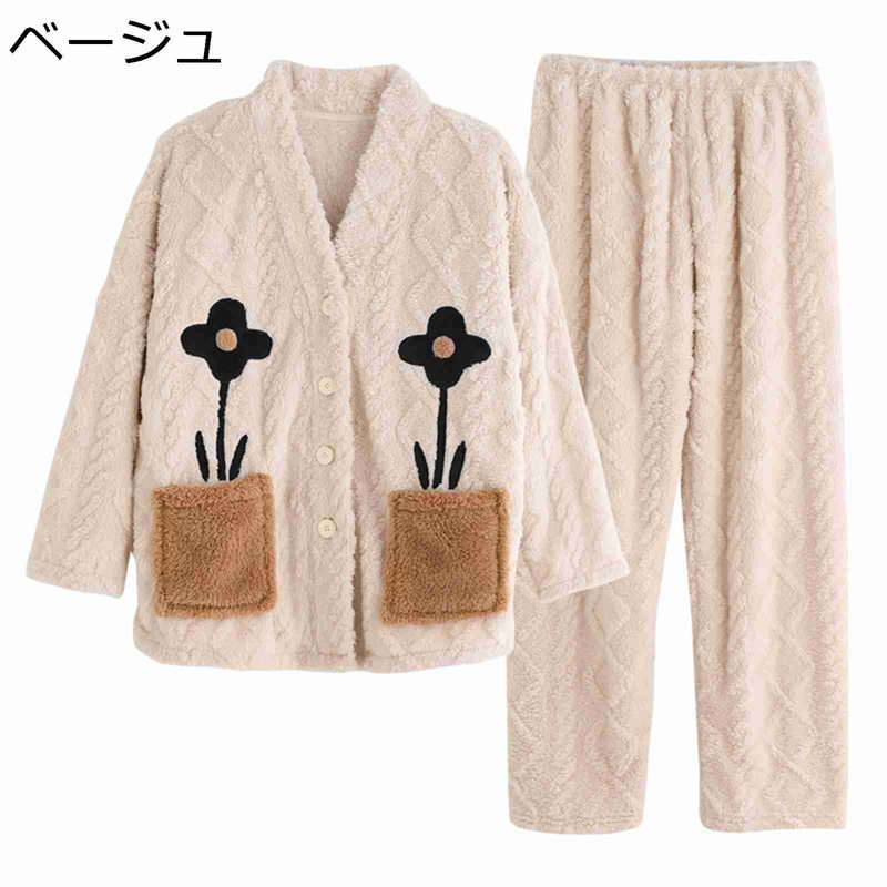 　　　 ◆◇◆人気の秘密◆◇◆ 【?優れたフランネル素材】厚手生地のルームウェアですが軽量でソフトな肌触りします。冬場でも乾きやすい素材を採用してます。毛玉が出るや退色、変形などの問題は一切ありません。 【?便利なポケット】両サイドにポケット付き、スマホや小物を入れられて便利、ウエスト部分は伸縮性のあるゴム仕様で、締め付けず快適な履き心地、部屋にリラックス着用できます。 【?おしゃれなデザイン】トップスはボタン仕様で、着脱しやすいです。ロングパンツは伸縮性のあるウエストゴムで、締め付けず快適な穿き心地です。ポケット付きで、スマホような大物の収納も便利です。春秋冬に大活躍するおしゃれなパジャマはルームウェア、部屋着としてはもちろん、旅行、入院、産後にも多様にお使いいただけます。 【?厚みのある生地】保温性が高くて、寒い夜でも体を暖かくなれ、秋冬から春先まで着用いただけます。これからの季節には欠かせないルームウェア、二点入手、母・娘・姉妹・友達と一緒に着るのもおすすめです。 【安心保証】弊社は万全の検品体制を整備し、可能な限り不良品の発送を無くすよう努めております。万が一、不良品が到着した場合、至急、返品・交換対応をさせていただきます。商品のお受取りから7日以内・ご使用前に、履歴→「お届けの商品に問題がある場合」の「出品者に連絡する」よりご連絡願います。 　　　◆◇◆注意事項◆◇◆ご覧のモニターの環境、撮影環境により実物と色味が異なって見える場合がございます。湿った状態で他のものと擦り合わせると色が移る恐れがあります。濃色品の洗濯時は、白色、淡色と分けて洗ってください。説明 ◆◇◆◇◆ご来店ありがとうございます◆◇◆◇◆ 【基本情報】 ★?象：レディース ★素材：ポリエステル100％　マイクロファイバー素材 【サイズ】 【M】身長158‐165cm　体重60kg以内 【L】身長164‐169cm　体重65kg以内 【XL】身長166‐172cm　体重70kg以内 【2XL】身長171‐179cm　体重80kg以内 ※ご注意：サイズは平置きメジャーでの採寸になりますので1-3cmの誤差が生じる場合が御座います。予めご了承ください。 サイズとサイズの間の場合、やや大きめのサイズを選択することがお勧めです。商品画像と実際の色は、撮影の状況・モニターの表示等により若干異なる場合がございます。 ★快適な着心地 精密の製造工芸にこだわって、細かく処理されて出来上がった上品のパジャマです。 レディースルームウェアふんわりソフトな肌触りと軽い着心地はお風呂上がりにも気持ちいいです。 汗をかいてもサラっとして快適レディースパジャマです。肌に優しいので、お肌の弱い方や、敏感肌の方にも安心です。 ★おしゃれデザイン お洒落で秋冬向けのパジャマ、日常に欠かせない優秀アイテムです。 休日にお部屋でゆっくり過ごしたいリラックスタイムにぴったりな一着。10代/20代/30代/40代/50代などまで年齢問わず着れます。 上品なデザイン、着脱しやすいし、着ているだけで気分も上がること間違いなし、 ルームウェア 部屋着 寝間着 多様にお使いいただけます。 パジャマとしてはもちろん、お泊り時、旅行、パジャマパーティ、普段着、寝間着、ホテル、入院、お休みの時の部屋着としても最適です。 ★贈り物にもOK オシャレなデザインなので贈り物にもおすすめです。 親友へのプレゼントにも人気だし、自分へのご褒美にもぜひ選びましょう。 友達、家族、恋人へのプレゼントなどにも喜ばれます。 旅館・温泉・リゾートなど、イベントを友達・家族・恋人と一緒に可愛く着飾りたいなら、 みんな大好きなパジャマをプレゼントとして友達とGETして非常に可愛い。 【お手入れ】 手洗いまたは、洗濯機をご使用の場合は、ネットに入れて行っていただくことをオススメします。形を十分に整えてから日陰の風通しの良いところに干してください。 【品質保障】 商品使用中に何か問題がございましたら、お気軽に弊社までご連絡ください。商品にご満足いただけない場合、ご購入日から60日間は、交換保証または全額返金対応させていただけます。