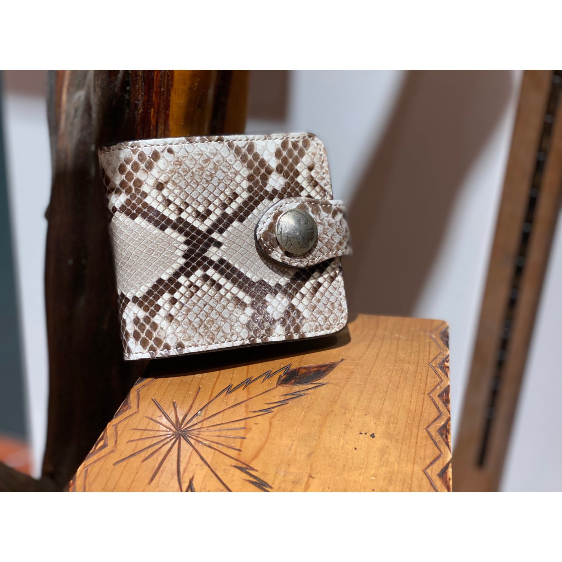 【KC,s】ケーシーズ ビルフォールド プレーン パイソン ライセンスケース付