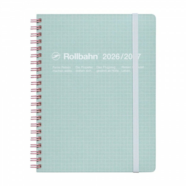 シンプルで飽きのこないデザインと使いやすさ、豊富なメモページが特徴の定番人気の「ロルバーンダイアリー」のA5サイズ。海外のスクールノートをイメージしたデザインです。中面は見開きの月間カレンダーとメモページで構成された、シンプルなマンスリータイプです。表紙は透明フィルム加工が施されているため1年間しっかり使えます。インクのにじみと裏写りを抑えたクリーム色の上質紙です。カードや付箋などを収納できる便利なクリアポケットも5枚付いています。仕様:メモ(125ページ)/5mm方眼/切り離しミシン目付き/PPポケット5枚付き月間予定表：2026年3月から2027年4月対応サイズ：縦=217mm　横=170mm　厚さ=20mm規格サイズ：A5変形予定欄：月間ブロック見開き式表紙仕様：左開き、ハードカバー、紙製表紙の着脱：不可表紙ロック：ゴムバンド商品色傾向：黄緑 用紙色：クリーム表紙パターン：タイポグラフィーメモページ：方眼165頁商品番号173800商品名2026年 手帳 3月始まり 月間ブロック ロルバーンダイアリー A5 スコラ【ミント】JAN4516085421198メーカーDELFONICS/デルフォニックスメーカー品番360006 281色違い・柄違いの商品⇒ 色違い・柄違いの商品をすべて確認する同じテイストの商品を確認する【デルフォニックス】2026年 3月始まりダイアリー 手帳を確認する600000026445: 300000008171: 200000005534: