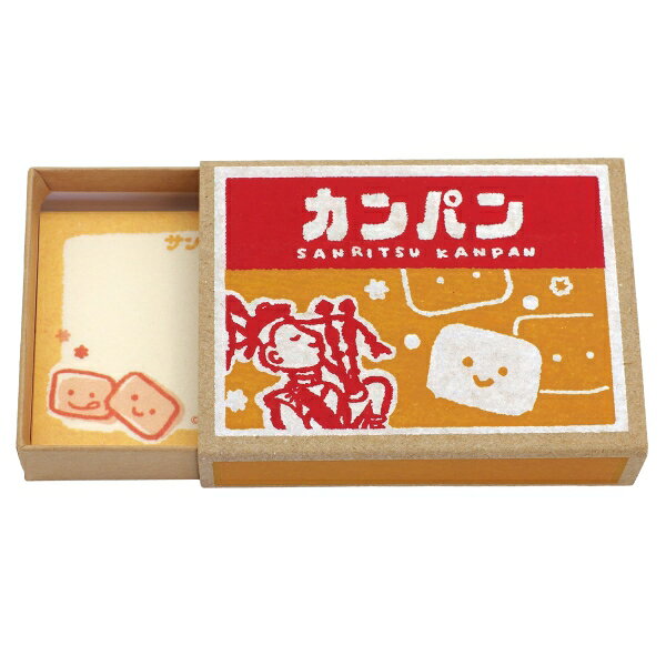 あの頃ワクワクしたお菓子が勢ぞろい!レトロでカラフルな『サンリツマート』シリーズ。レトロなインクと紙の風合いがかわいらしい小箱に入ったメモです。メモを使い切った後も小物入れとして活躍してくれます。内容:便箋35枚入素材:美濃和紙生産国:日本箱サイズ:約H53×W73×D18mm便箋サイズ:H45×W63mmサイズ：縦=55mm　横=73mm　厚さ=18mm商品色傾向：オレンジ イラスト表紙パターン：パン商品番号176431商品名サンリツマート マッチ箱メモ【カンパン】JAN4952270335633メーカー古川紙工メーカー品番LM432色違い・柄違いの商品⇒ 色違い・柄違いの商品をすべて確認する【古川紙工】サンリツマート シリーズを確認する600000026962: 200000005780: