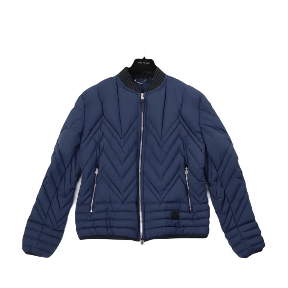 「中古」美品 Louis Vuitton ルイヴィトン ダウン ブルゾン エピ柄 希少 ネイビー LVJグループ ナイロン レザー ポリウレタン ハンガー有り カバー有りメンズ