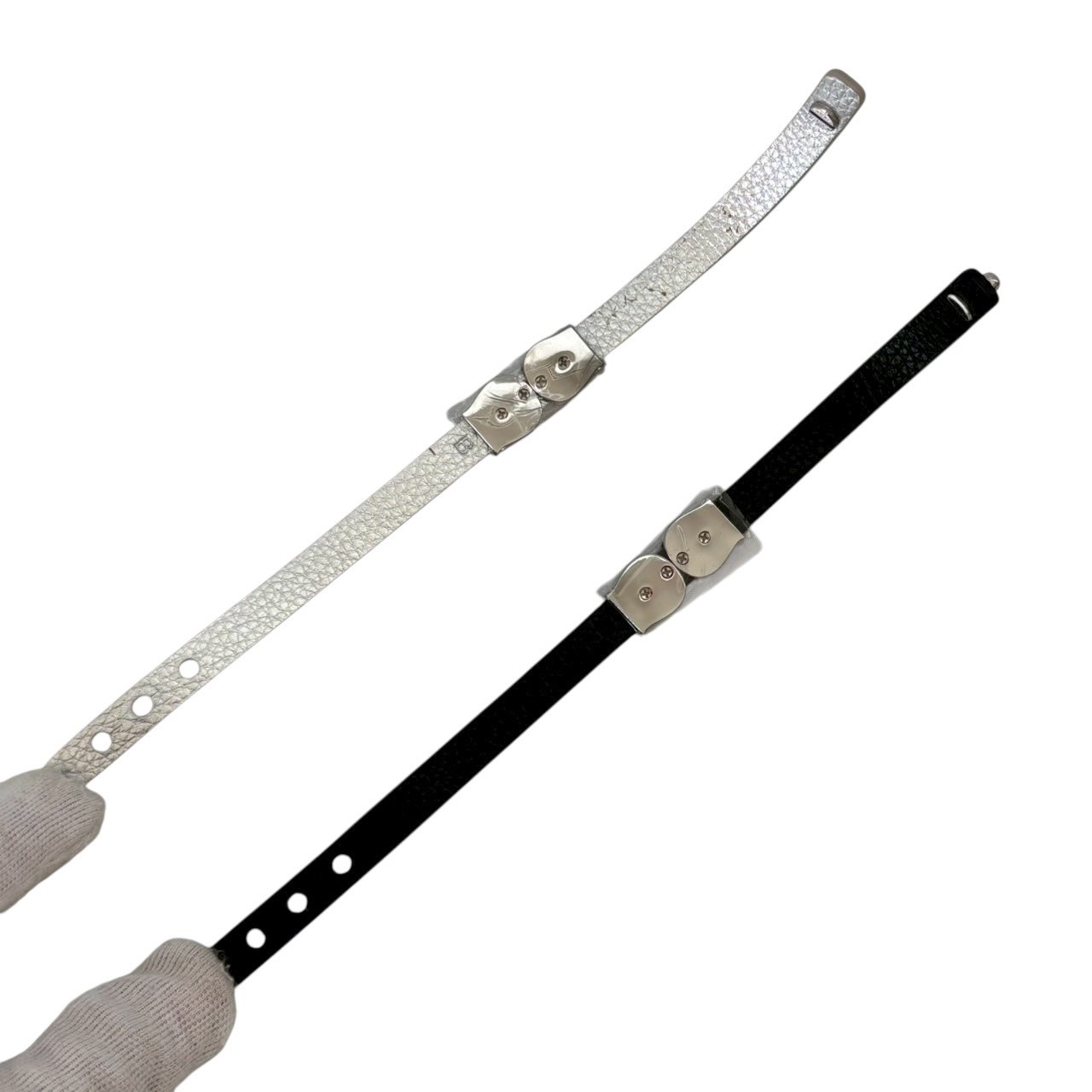 「未使用美品」AIGNER アイグナー 162125 ブレスレット アクセサリー 小物 ブランド Basics ロゴ レザー 2本セット ブラック 黒 シルバー 銀 レザー 保存箱付き カード付き レディース　セレブ　プレゼント　ギフト