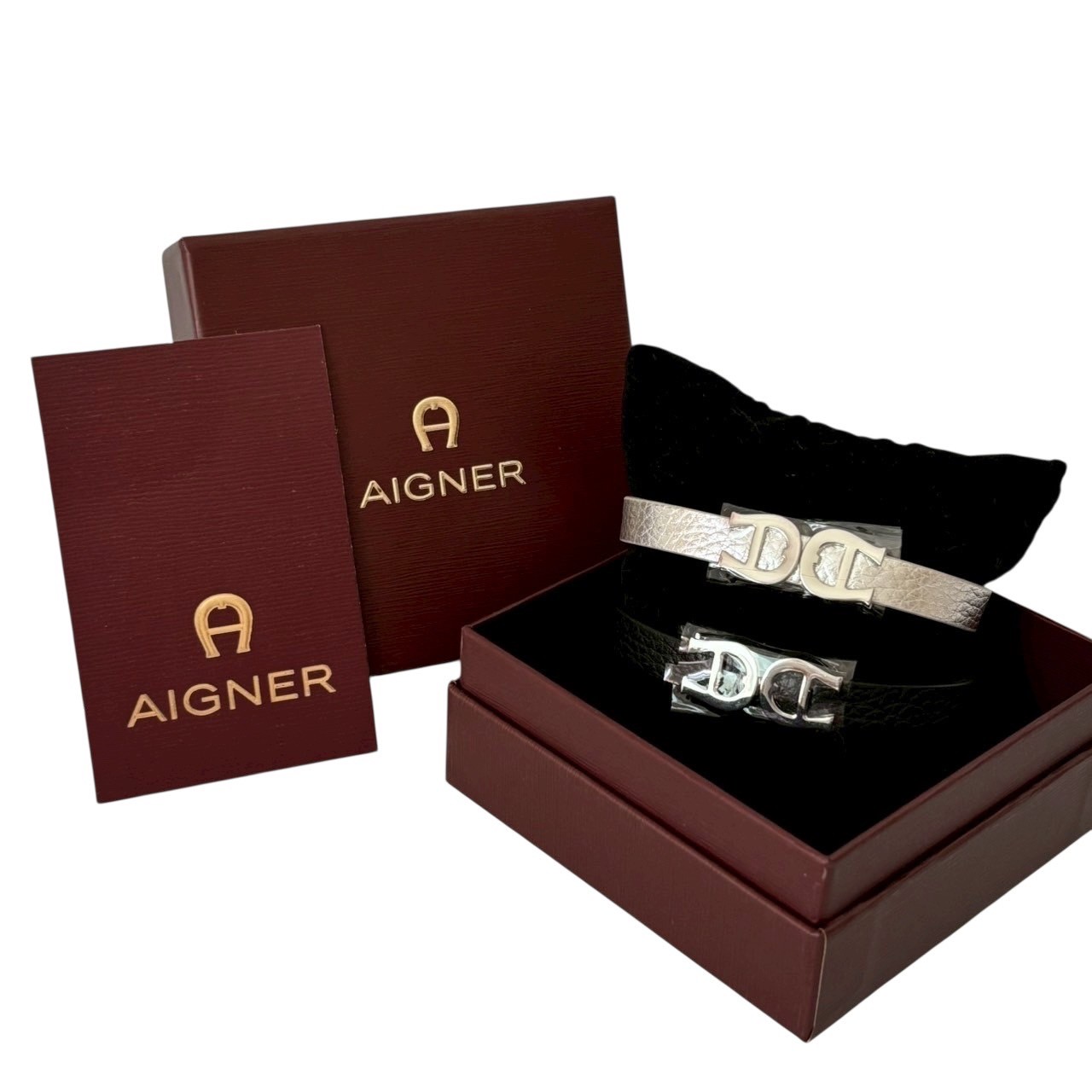 「未使用美品」AIGNER アイグナー 162125 ブレスレット アクセサリー 小物 ブランド Basics ロゴ レザー 2本セット ブラック 黒 シルバー 銀 レザー 保存箱付き カード付き レディース　セレブ　プレゼント　ギフト