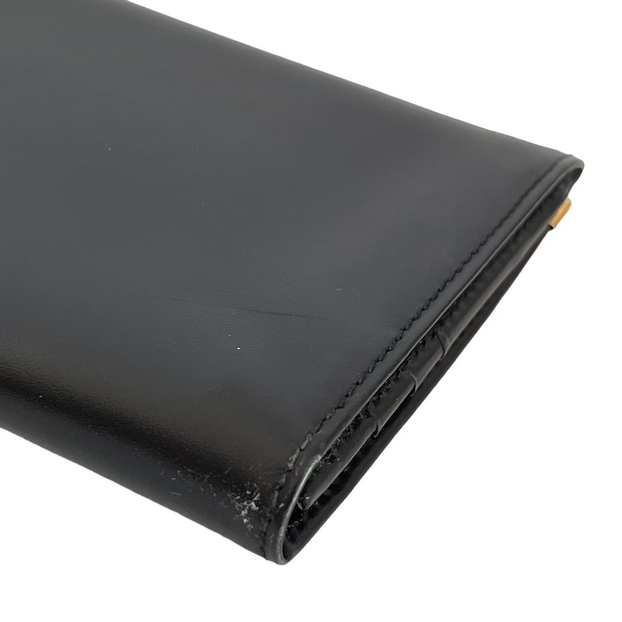 総合ブランドリユースClimbの「中古」Dunhill ダンヒル 財布 長財布 ウォレット ロングウォレット 二つ折り WM1390A ブラック 無地 シンプル ゴールド ワンポイント 紳士 メンズ｜アングル3