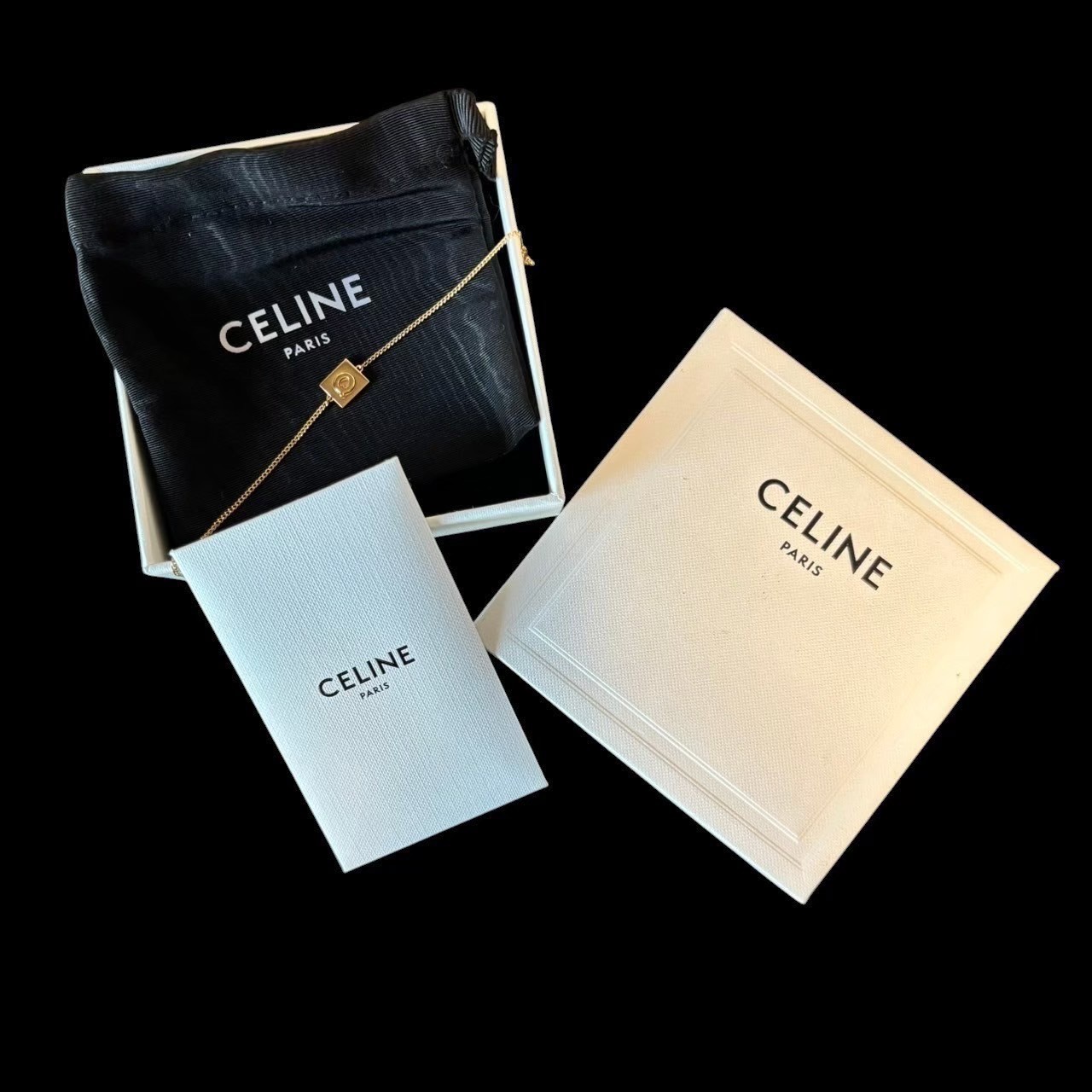 Rakuten - 「中古」CELINE セリーヌ ブレスレット ブランド小物 ハイブランド アルファベット ゴールド UOB0139 イタリア製 保存箱付き レディース