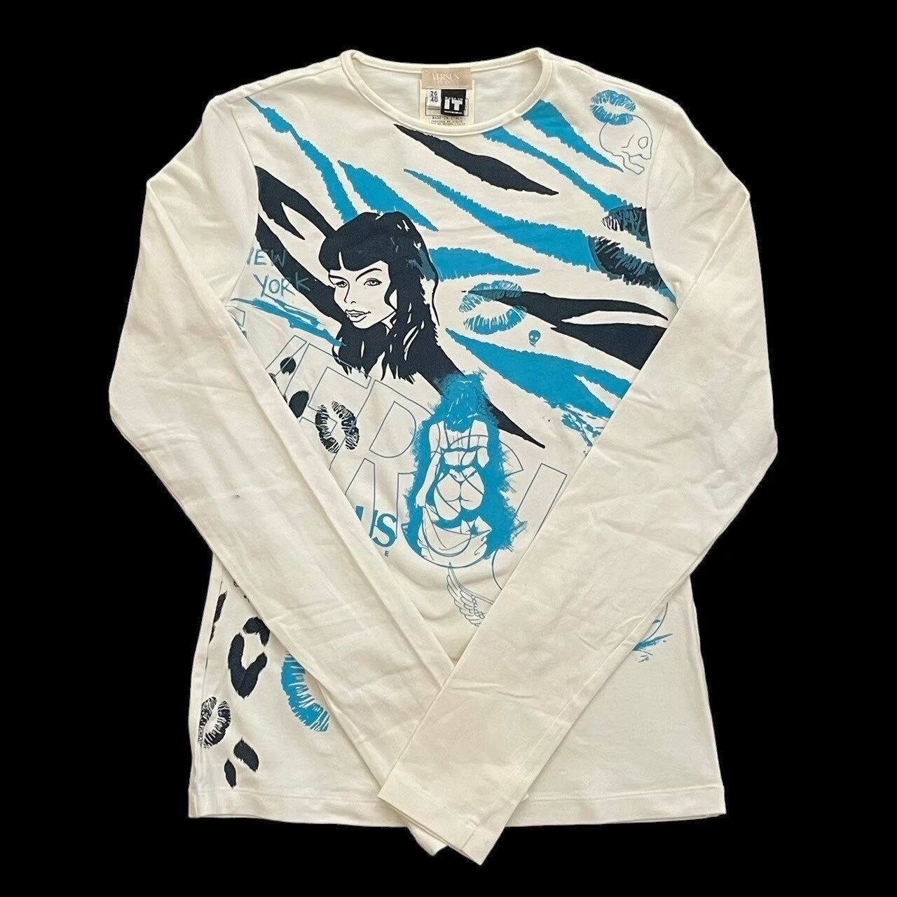 Rakuten - 「中古」VERSUS ヴェルサス 長袖Tシャツ 白 水色 プリントTシャツ 長袖 Tシャツ ガイコツ 髑髏 シャツ イタリア製 サイズ26 40 Mサイズ レディース