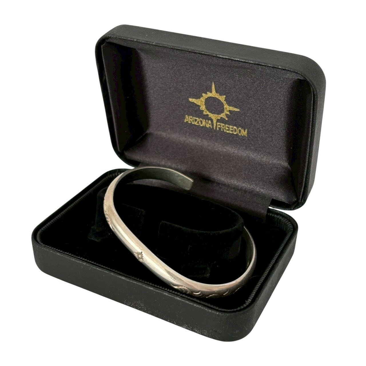 ［中古］ARIZONA FREEDOM アリゾナフリーダム バングル ブレスレット アクセサリー 甲丸型 太陽神 唐草柄 打ち込み SILVER シルバーファッション 腕時計 アクセサリー メンズアクセサリー バングル