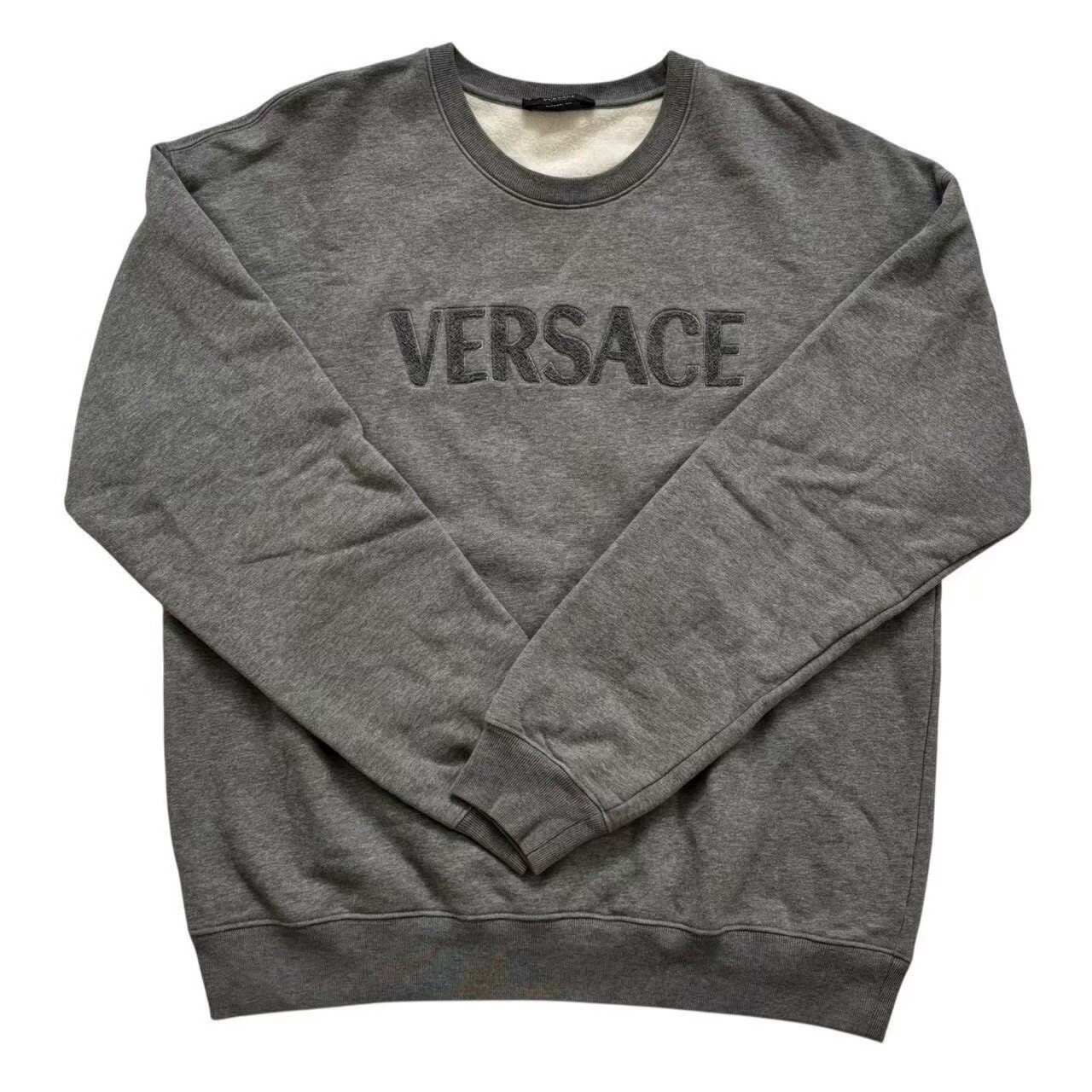 乐天商城 - ［中古］VERSACE ヴェルサーチェ ロゴ入りスウェットシャツ グレー 裏起毛 スウェット シャツ プルオーバー イタリア製 メンズ Lサイズ