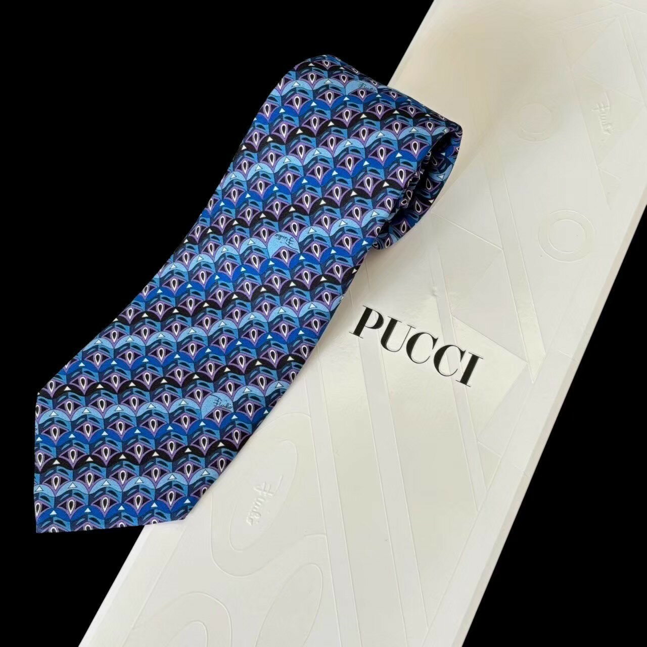 EMILLIO PUCCI - ［中古］EMILIO PUCCI エミリオプッチ ネクタイ 青系 黒系 ブルー系 ブラック系 シルク 父の日 プレゼント 高級 ビジネス スーツ 仕事 小物 シルク メンズ