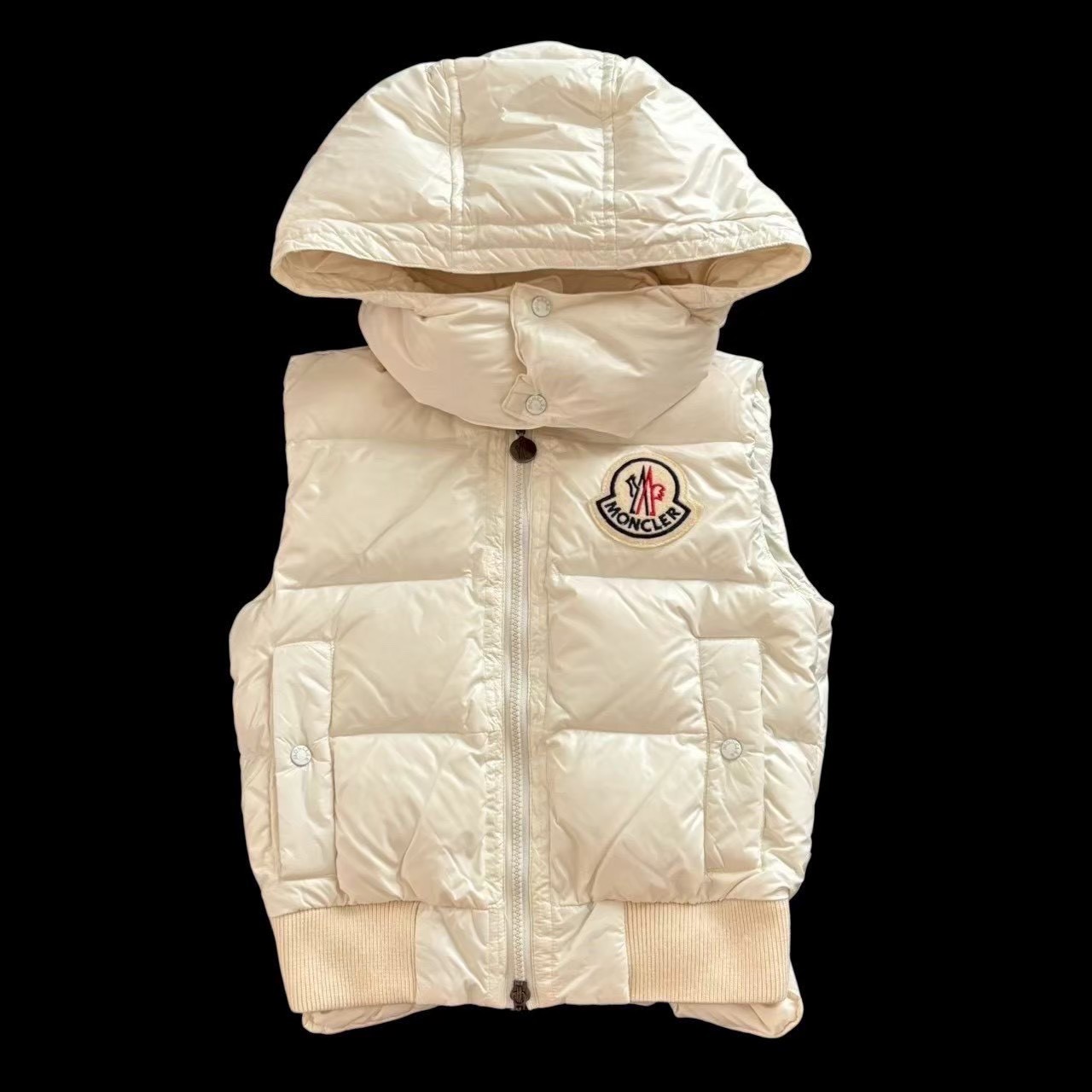 Nylon - ［中古］MONCLER モンクレール ダウンベスト 白 ホワイト ワンポイントロゴ 820-052-00097-01 10044 キッズ 8A 128cm