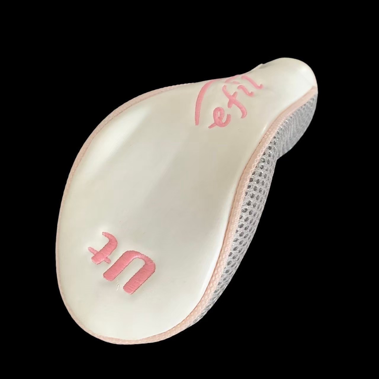 MIZUNO ミズノ ゴルフ ヘッドカバー efil Ut ユーティリティ レディース ホワイト グレー 合皮 PUレザー 傷防止 カバー 保護 スポーツ 趣味 ■商品情報■ ●タイトル　MIZUNO ミズノ ゴルフ ヘッドカバー efil Ut ユーティリティ レディース ホワイト グレー 合皮 PUレザー 傷防止 カバー 保護 スポーツ 趣味 ●メーカー　MIZUNO ミズノ ●形状　ゴルフ ヘッドカバー efil Ut ユーティリティ レディース 　 ●カラー　ホワイト グレー ●素材　合皮 ●サイズ　幅約 8.5cm　全長約 19cm ●ランク　中古AB ●状態　よれ しわ 毛羽立ちあり。 商品の程度表記（ランク）について 新品（Nランク） 未使用品・新品同様品（Sランク） 少々使用感があるがキズ・汚れが少なめで 比較的程度が良い商品（Aランク） 中古品の中でもキズ・汚れがある商品（ABランク） キズ・汚れがあり、かなり使用感がある商品（Bランク）MIZUNO ミズノ ゴルフ ヘッドカバー efil Ut ユーティリティ レディース ホワイト グレー 合皮 PUレザー 傷防止 カバー 保護 スポーツ 趣味 ■商品情報■ ●タイトル　MIZUNO ミズノ ゴルフ ヘッドカバー efil Ut ユーティリティ レディース ホワイト グレー 合皮 PUレザー 傷防止 カバー 保護 スポーツ 趣味 ●メーカー　MIZUNO ミズノ ●形状　ゴルフ ヘッドカバー efil Ut ユーティリティ レディース 　 ●カラー　ホワイト グレー ●素材　合皮 ●サイズ　幅約 8.5cm　全長約 19cm ●ランク　中古AB ●状態　よれ しわ 毛羽立ちあり。 商品の程度表記（ランク）について 新品（Nランク） 未使用品・新品同様品（Sランク） 少々使用感があるがキズ・汚れが少なめで 比較的程度が良い商品（Aランク） 中古品の中でもキズ・汚れがある商品（ABランク） キズ・汚れがあり、かなり使用感がある商品（Bランク）