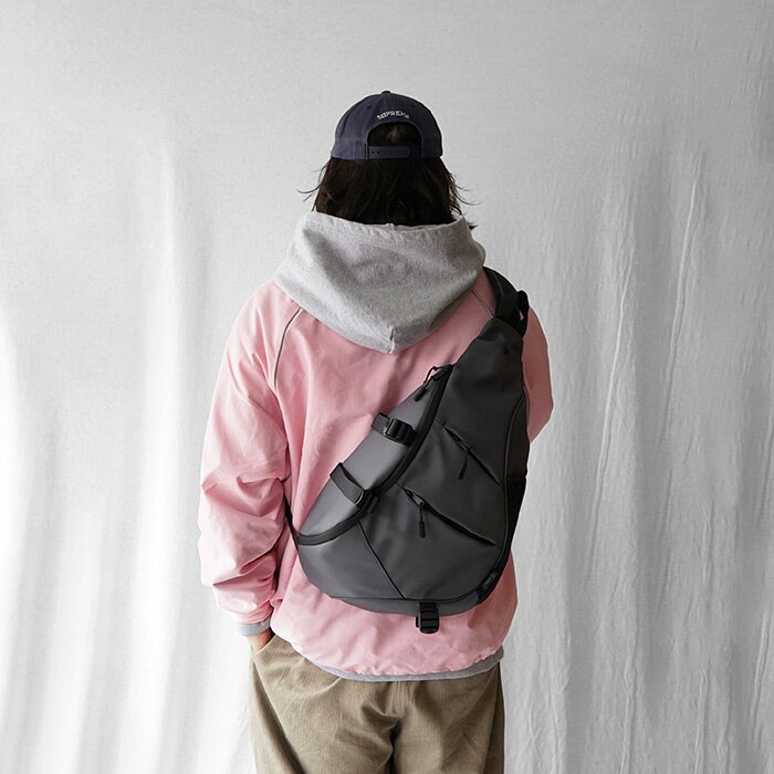 SML エスエムエル TECH SHOULDER BAG テックショルダーバッグ K904119 ショルダーバッグ ボディーバッグ カバン メンズ レディース 斜めがけ グレー ブラック ブランド カジュアル シンプル 防水 大容量 普段使い A4 ペットボトル 3