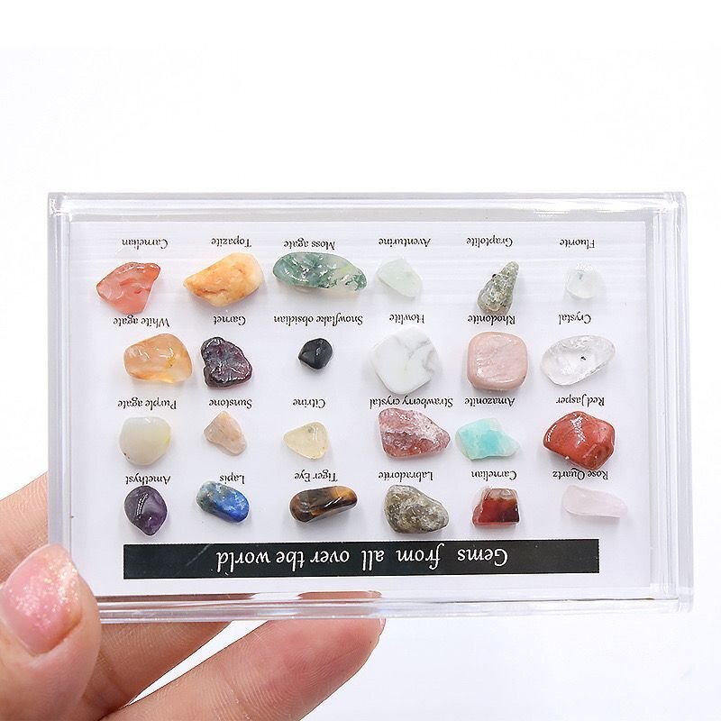 24種 天然石標本 GEM STONES 宝石などに使われる美しい鉱物をジェムストーンと言います 子供 男の子 女の子 誕生日 プレゼント GEM STONES 24種は世界各地で収集した24種の美しい天然石を一箱におさめたものです ルーペでその表面を拡大してみると、
