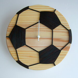 【サッカー部を引退する先輩へ贈る】サッカーボールデザインの時計は？