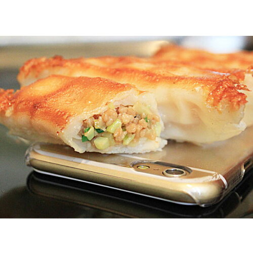 衝撃 あなたスマホに餃子がくっ付いていますよ いいえ これはスマホケースです 宇都宮餃子 Iphone6 Iphone6 Plus食品サンプルケース おもしろい商品をプレゼントしたい人向け通販サイト 衝撃 あなたスマホに餃子がくっ付いていますよ いいえ これはスマホケースです 宇都宮餃子 Iphone6 Iphone6 Plus食品サンプルケース おもしろい商品をプレゼントしたい人向け通販サイト