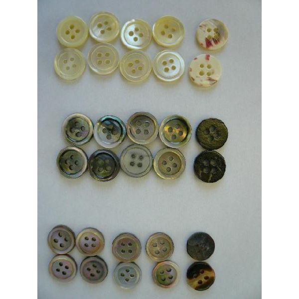 貝ボタン　17型　4つ穴　8mm 10ケ