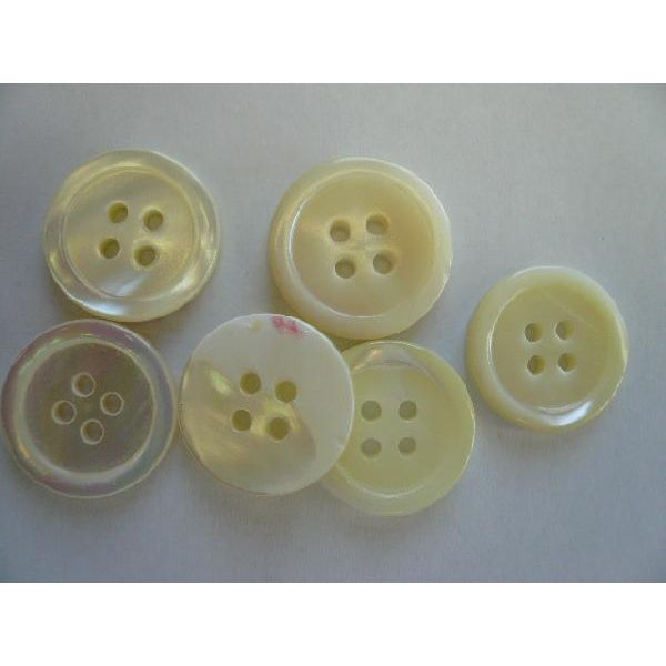 貝ボタン シェルボタン 17型 4つ穴 20mm 6ケ