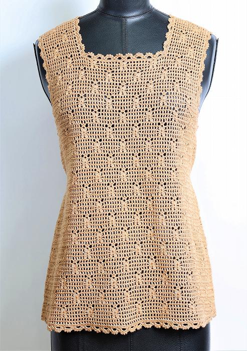 オリムパス　エミーグランデで編むかぎ針編み方眼編みとフラワー模様のベスト