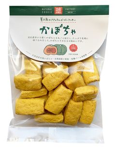 ★ 商品名ナチュラルビーガンクッキーかぼちゃ 内容量80g 商品説明国内産小麦粉使用有機かぼちゃの甘みと旨み卵・乳製品不使用■北海道産有機かぼちゃを贅沢に使用■有機パーム油使用 原材料小麦粉(小麦(北海道))、有機パーム油、有機かぼちゃ(北海道)、砂糖、なたね油(遺伝子組み換えでない)、塩(沖縄) 栄養成分100gあたりエネルギー404kcal、たんぱく質6.8g、脂質18.0g、炭水化物53.7g、食塩相当量0.3g 保存方法・注意事項直射日光・高温多湿を避けて保存してください。開封後はお早めにお召し上がりください。酸化防止剤不使用の為、保存方法には十分ご注意ください。本製品工場ではアレルギー物質を含む製品を製造しています。 賞味期限商品パッケージに記載 広告文責奈良恵友堂有限会社連絡先：0743‐53‐1893 製造者有限会社エムケイ・アンド・アソシエイツ ■■