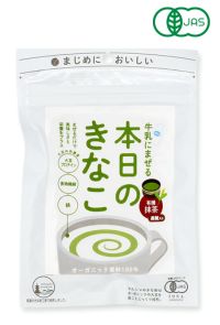 ★ 商品名 牛乳にまぜる本日のきなこ＜抹茶＞ 内容量 75g 商品説明 ◎「まじめにおいしい」マルシマの本日のきなこ。有機JAS認証商品。 ◎毎日の生活に。牛乳にまぜて飲むだけできなこの美味しさと栄養をプラス。 ◎味わい深い有機きな粉に静岡県産「葉っピイ向島園」の有機抹茶を加えた香り高い贅沢な一品です。 ◎素朴な有機黒糖で甘みをつけ美味しく仕上げました。 ◎自然環境に配慮した有機栽培(オーガニック)の大豆を100％皮ごと使用し、職人が魂込めてじっくり香ばしく煎り上げました。 ◎葉っピイ向島園の有機抹茶は、「一本仕立て」という独自の栽培方法で育てたお茶で、本来のお茶の力を引き出しています。 〇包材はバイオマスインキ使用。 ＜お召し上がり方＞ 　コップ1杯の牛乳に、大さじ2〜3杯を入れ、よくかき混ぜてお召し上がりください。 　本品の量はお好みにより加減してください。 　その他ケーキやドーナツ、クッキーの生地に入れたり、団子やわらび餅にかけたりお菓子作りにもご利用いただけます。 　また、アイスやヨーグルト、グラノーラのトッピング、きな粉餅など幅広くご利用いただけます。 　※品質保持の為、脱酸素剤が入っています。 　※黒い粒が残ることがありますが、黒糖ですので品質には問題はありません。 　※社内規定に基づき原料又は製品の放射能検査を行っております。 原材料 有機大豆（カナダ産）、有機黒糖、有機抹茶 アレルギー物質 大豆 栄養成分 100gあたり エ ネ ル ギ ー 457kcal た ん ぱ く 質 27.3g 脂 質 17.6g 炭 水 化 物 47.4g − 糖 質 30.7g − 食 物 繊 維 16.7g 食 塩 相 当 量 0.01g カ ル シ ウ ム 230mg 鉄 9.0mg 保存方法 直射日光・高温多湿を避け、常温で保存してください。 開封後は冷蔵庫で保存してください。 賞味期間 商品パッケージに記載 広告文責 奈良恵友堂有限会社連絡先：0743‐53‐1893 販売者 株式会社 純正食品マルシマ