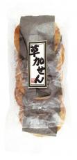 ☆ 商品名 草加せん・のり 内容量 5枚 商品説明 岩手県産うるち米を原料に、生地を自然乾燥させた上で焼き上げ、 のりは三陸産を使用したおいしさ抜群の草加せんべいです。 おすすめ 原材料 うるち米（国産）、のり、本醸造醤油（大豆、小麦を含む）、麦芽糖、澱粉 栄養成分 100gあたりエネルギー382kcal、たんぱく質8.2g、脂質0.9g、炭水化物85.2g、食塩相当量1.0g 保存方法・注意事項 直射日光・高温多湿を避けて保存して下さい。開封後はなるべく早くお召し上がりください。本品製造工場ではアレルギー物質を含む製品を製造しています。 賞味期限 商品パッケージに記載 販売者 ムソー株式会社 製造所 株式会社味泉 広告文責奈良恵友堂有限会社　連絡先：0743‐53‐1893 ■