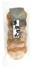 ☆ 商品名 草加せん・ミックス 内容量 5枚 商品説明 岩手県産うるち米を原料に、生地を自然乾燥させた上で焼き上げた、おいしさ抜群の草加せんべいです。☆しょうゆ・ごま・のりが各2枚づつ入っています。 おすすめ 原材料 うるち米（国産）、ごま、本醸造醤油（小麦・大豆を含む）、のり、麦芽糖、澱粉 栄養成分 100gあたり 醤油味：エネルギー381kcal、たんぱく質6.8g、脂質0.9g、炭水化物86.4g、食塩相当量1.1g ごま味：エネルギー396kcal、たんぱく質7.0g、脂質4.0g、炭水化物83.1g、食塩相当量1.0gのり味：エネルギー382kcal、たんぱく質8.2g、脂質0.9g、炭水化物85.2g、食塩相当量1.0g 保存方法・注意事項 直射日光・高温多湿を避け常温で保存して下さい。 開封後はお早めにお召し上がりください。 賞味期限 商品パッケージに記載 販売者 ムソー株式会社 製造者 株式会社味泉 広告文責奈良恵友堂有限会社　連絡先：0743‐53‐1893■□