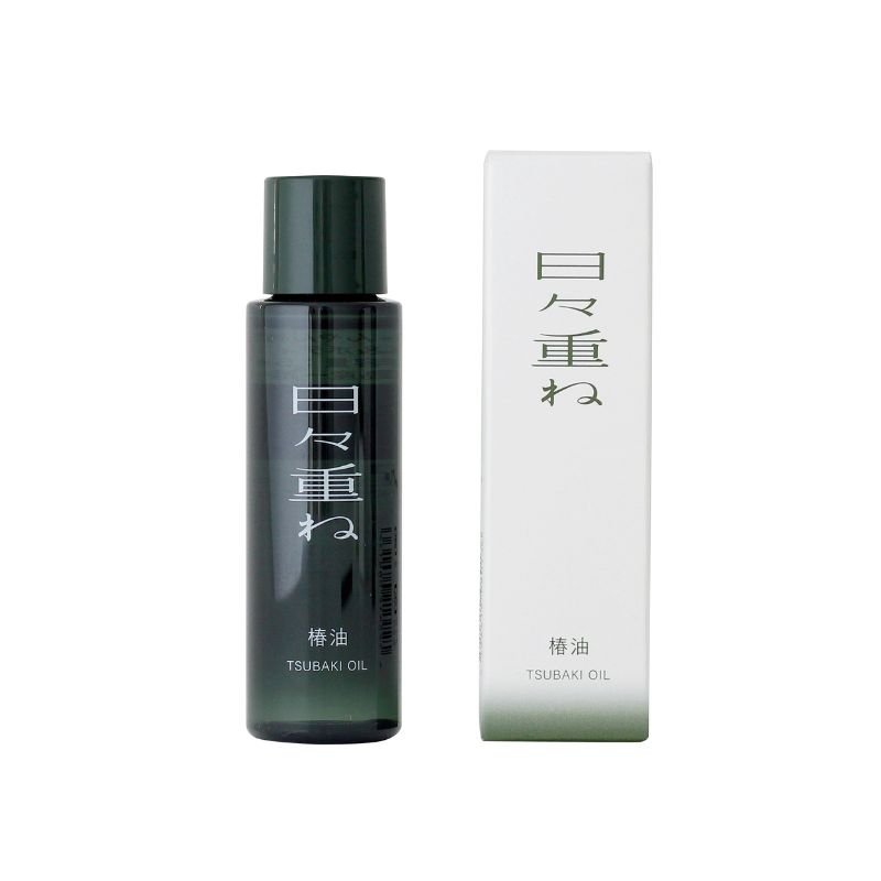 ☆ 商品名日々重ね 椿油 内容量50ml 商品説明伊豆利島産完熟ヤブツバキ種子100%使用 圧搾法一番搾り さらっとしたタッチでべたつかない ■脱臭・脱色タイプ ■皮脂に近い組成で肌なじみがよいので、髪や肌など全身に使える ■お肌が敏感な方や赤ちゃんも安心して使用できる ■無香料なので料理をする時も匂いが邪魔をしない おすすめ 原材料ツバキ種子油[ツバキ種子(伊豆利島)] 保存方法直射日光及び高温多湿を避けて保存してください。開封後はお早めにご使用ください。 製造販売元いんやん倶楽部 広告文責奈良恵友堂有限会社 連絡先：0743‐53‐1893